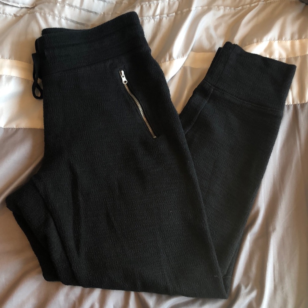 American Eagle Black cropped jogger